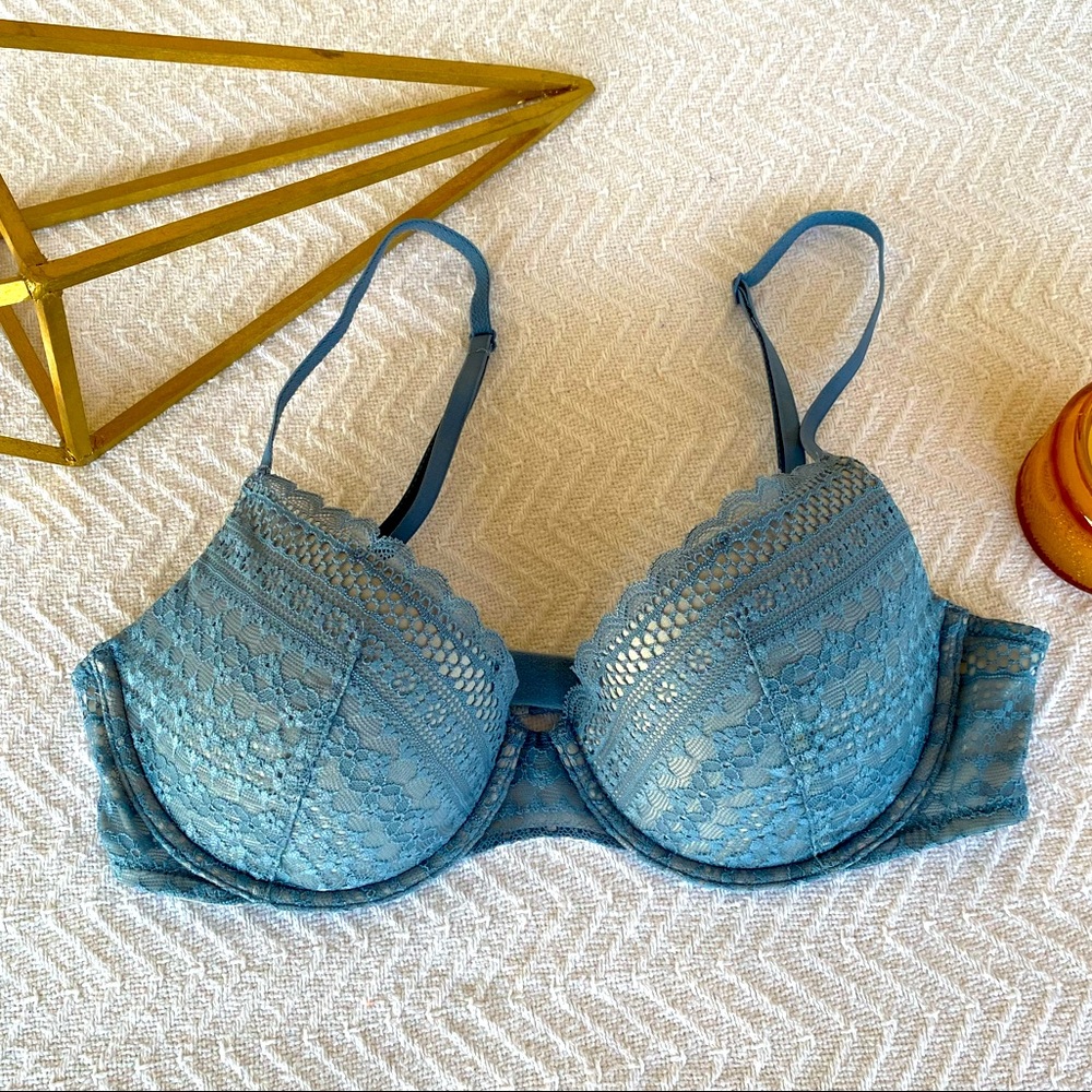 Victoria’s Secret 34C Blue lace bra
